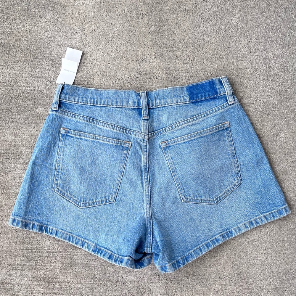 Abercrombie and Fitch high rise mom shorts curve love denim 29/8 NWT - Picture 2 of 4
